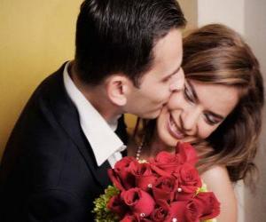 пазл Поцелуи невеста после свадьбы жених